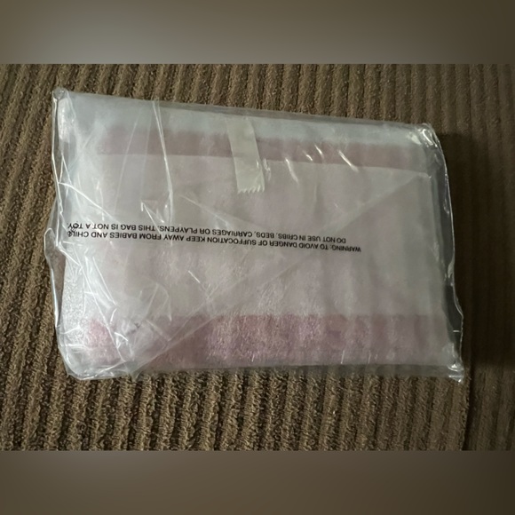 Coach Corner Zip Wristlet new in packaging - Picture 3 of 3